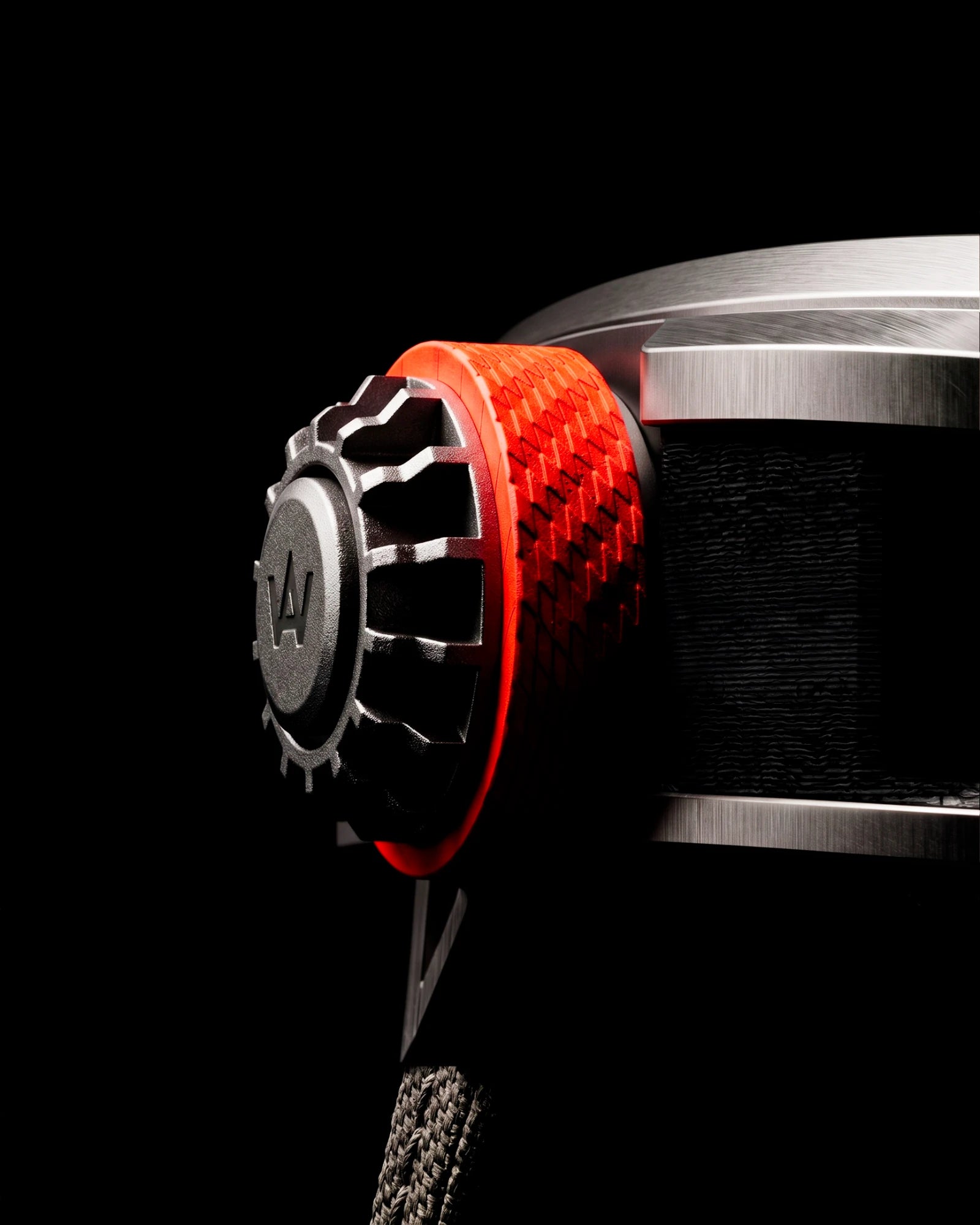 The AGB05 crown in profile, in titanium with a red FKM rubber band